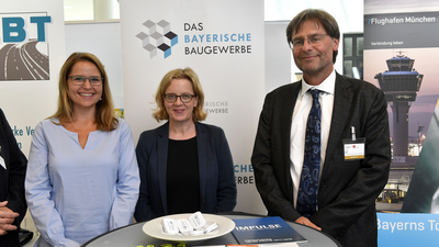 Natascha Kohnen am Stand des Bayerischen Baugewerbes